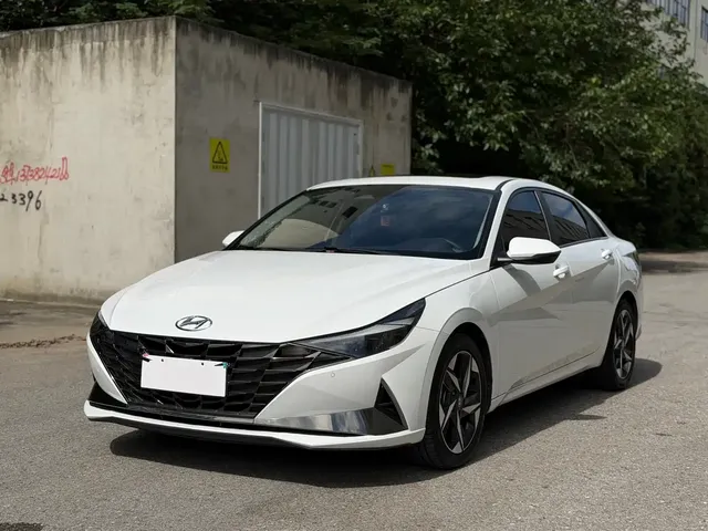 Hyundai Elantra 2021 1.5L CVT LUX Premium Edition