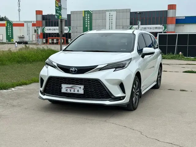 Toyota Granvia 2023 2.5L Hybrid Luxury Edition