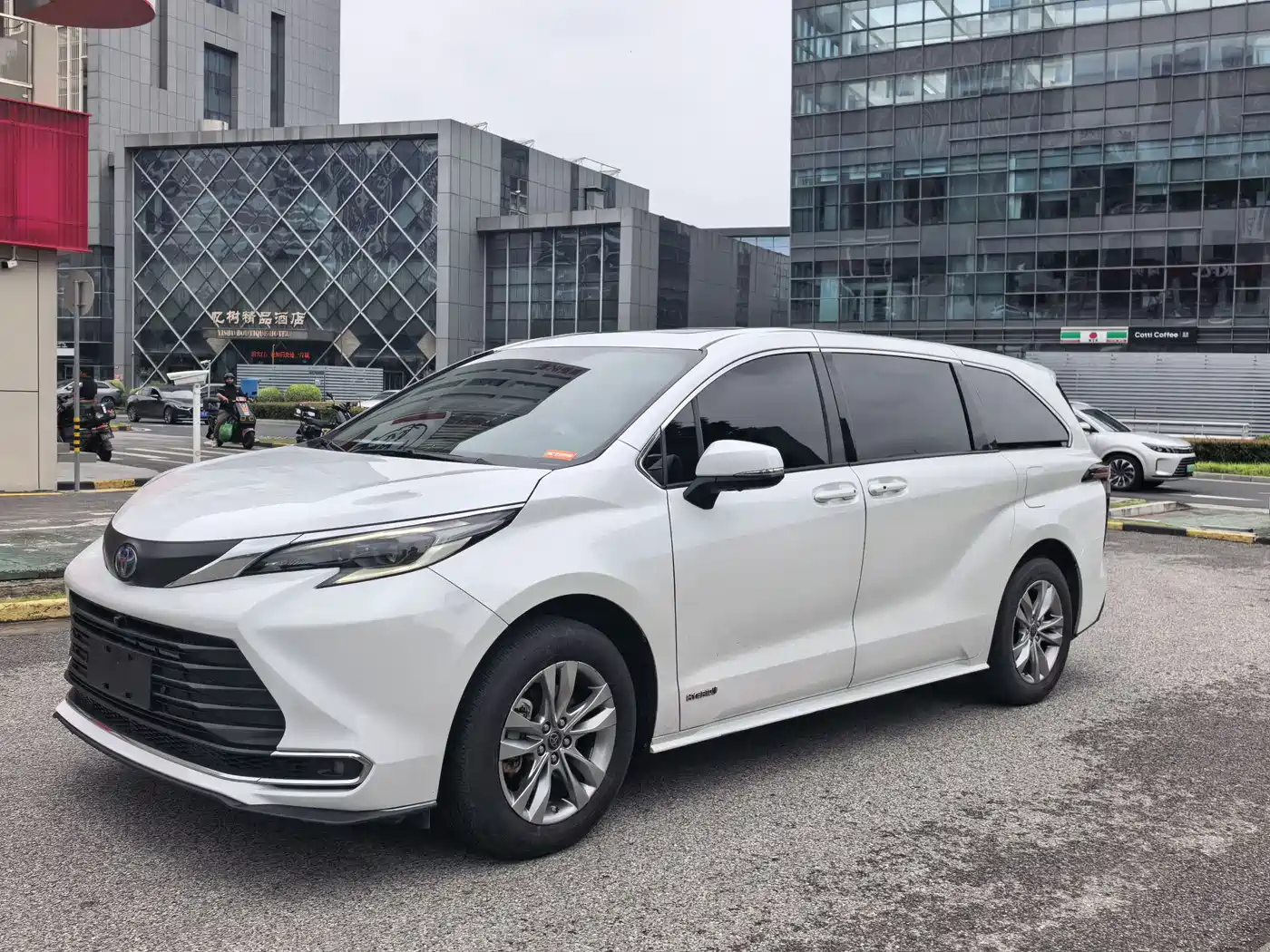 Toyota Sienna 2023 2.5L Hybrid Comfort Edition