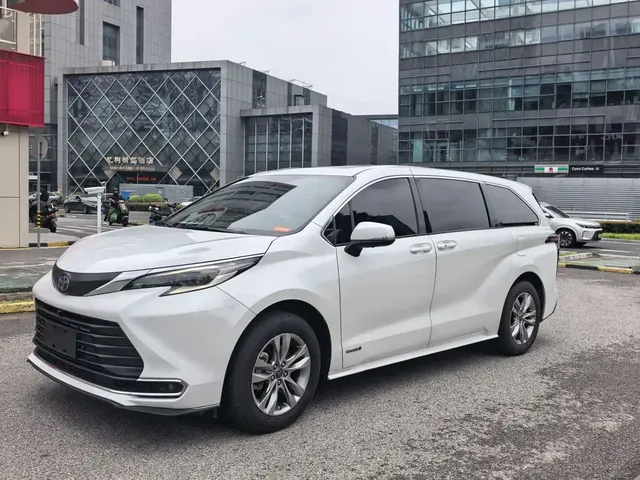 Toyota Sienna 2023 2.5L Hybrid Comfort Edition