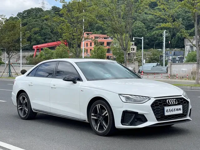 Audi A4L 2023 40 TFSI Luxury Sport