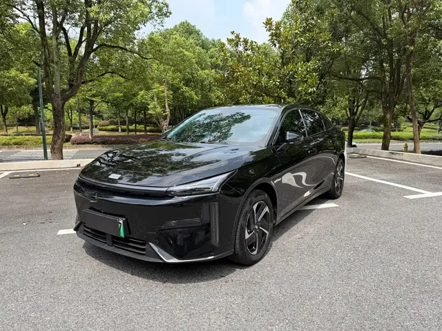 Geely Galaxy L6 2025 EM-i 140km Voyage Edition