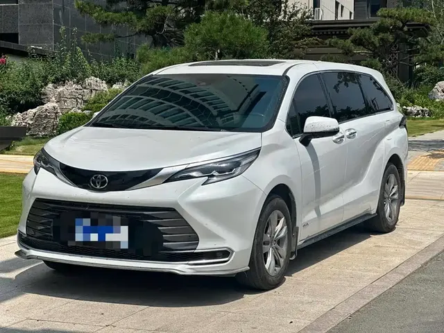 Toyota Sienna 2024 2.5L Hybrid 4WD Premium Edition