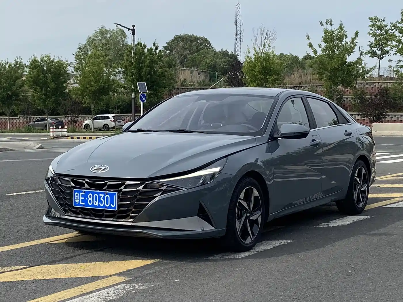 Hyundai Elantra 2021 1.5L CVT LUX Premium Edition
