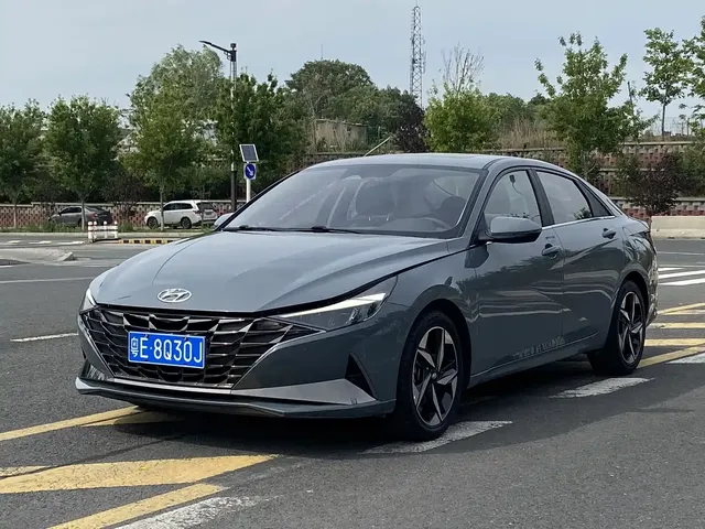 Hyundai Elantra 2021 1.5L CVT LUX Premium Edition