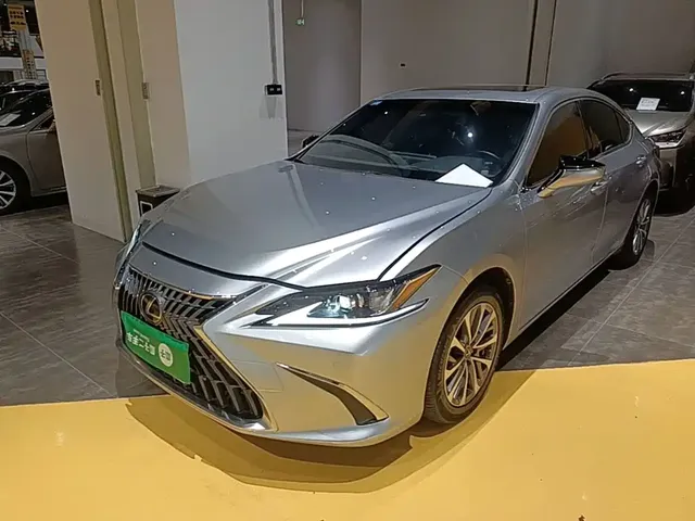 Lexus ES 2023 200 Luxury Edition