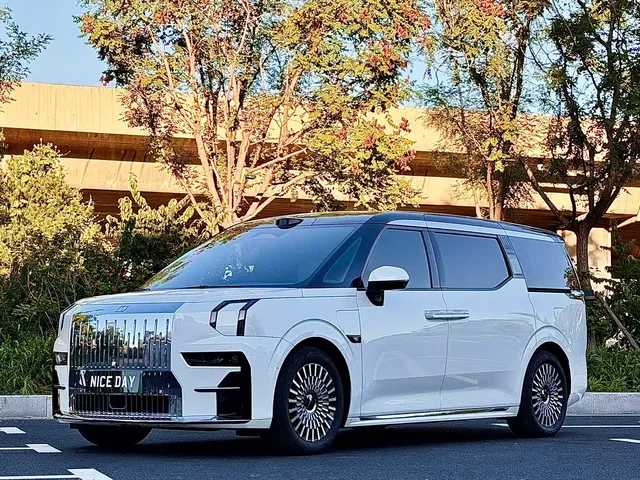 ZEEKR 009 2024 6-seat Executive AWD 108kWh