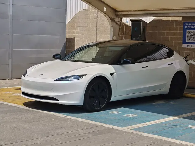 Tesla Model 3 2023 Rear-Wheel Drive