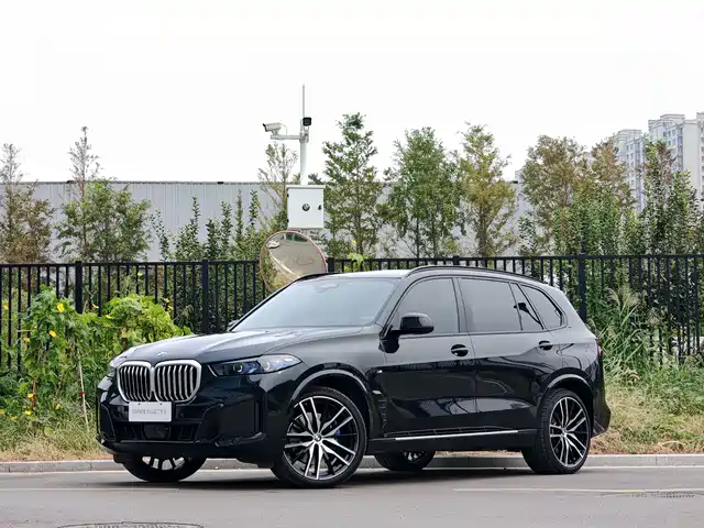 BMW X5 2023 xDrive 40Li M Sport Black Night Package