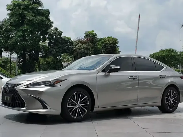 Lexus ES 2022 300h Ultimate Edition