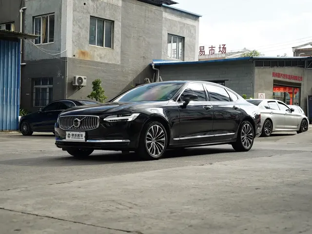 Volvo S90 2022 B5 Momentum Luxury Edition