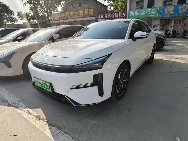Geely Galaxy L6 2024 125km PLUS Soaring Dragon Edition