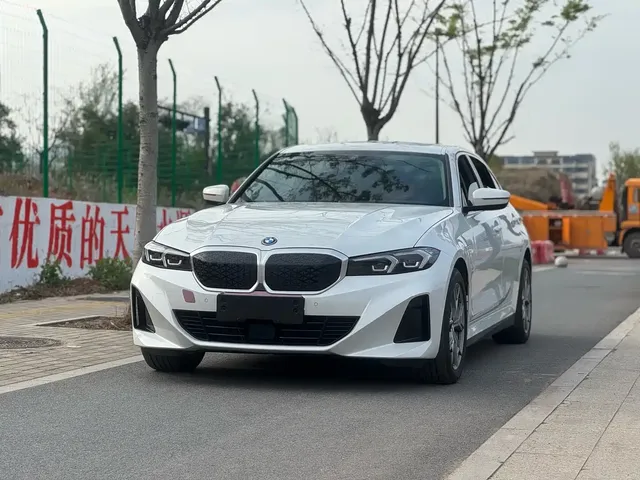 BMW i3 2025 eDrive 35 L