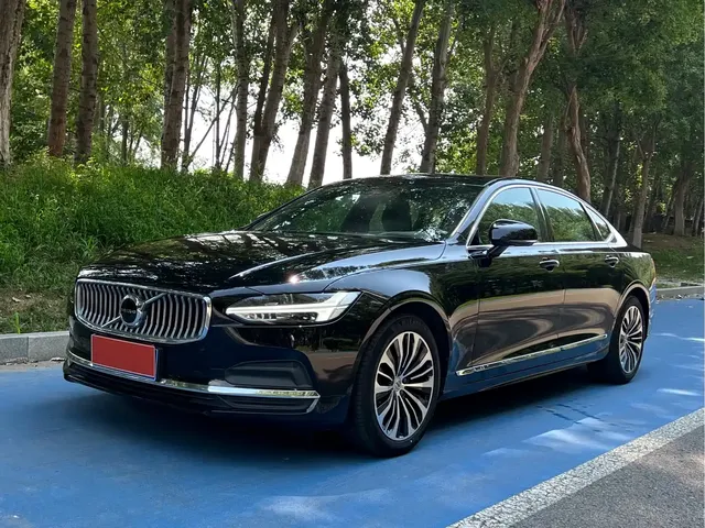 Volvo S90 2024 B5 Momentum Luxury Edition