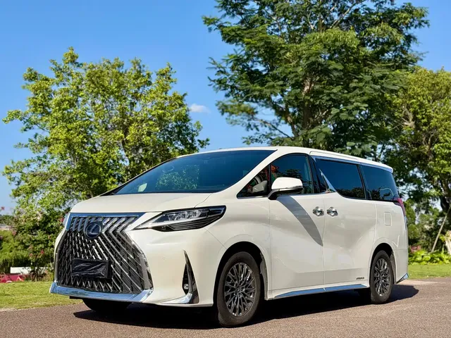 Lexus LM 2020 300h 4-Seat Imperial Edition