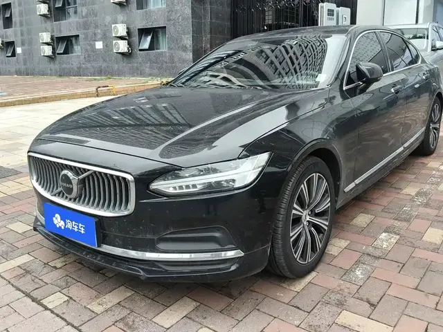 Volvo S90 2022 B5 Momentum Luxury Edition