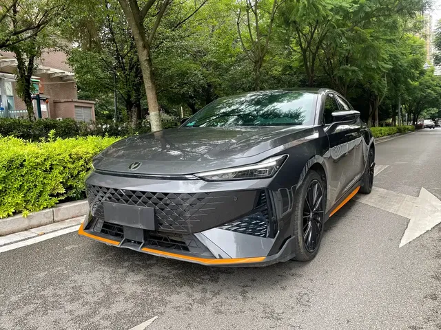 Changan UNI-V 2024 1.5T Deluxe Sport