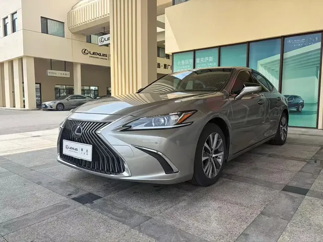 Lexus ES 2021 300h Excellence Edition