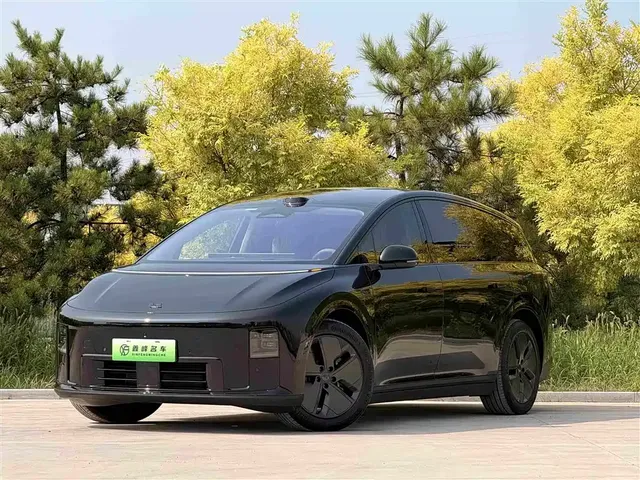 Li Auto Li i8 2025 Standard Edition