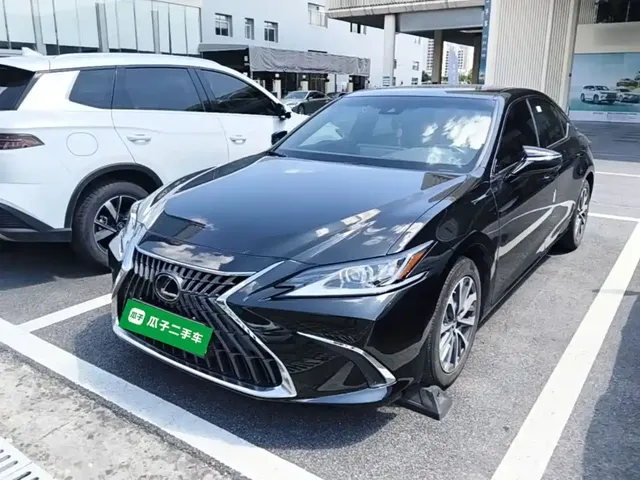 Lexus ES 2022 300h Excellence Edition