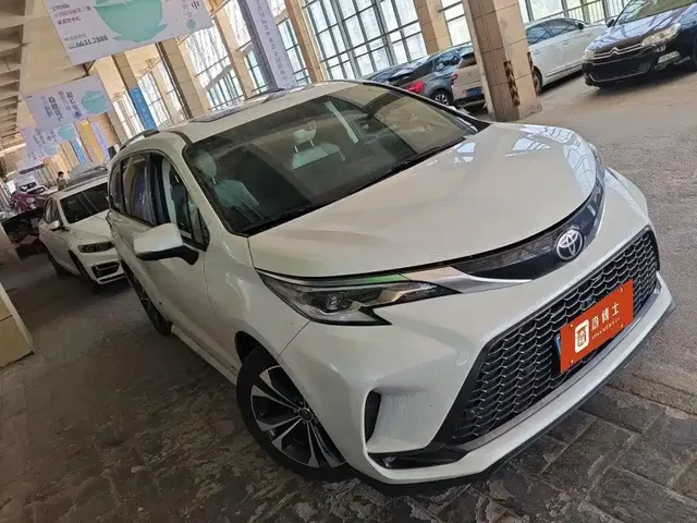 Toyota Granvia 2023 2.5L Hybrid VIP Edition