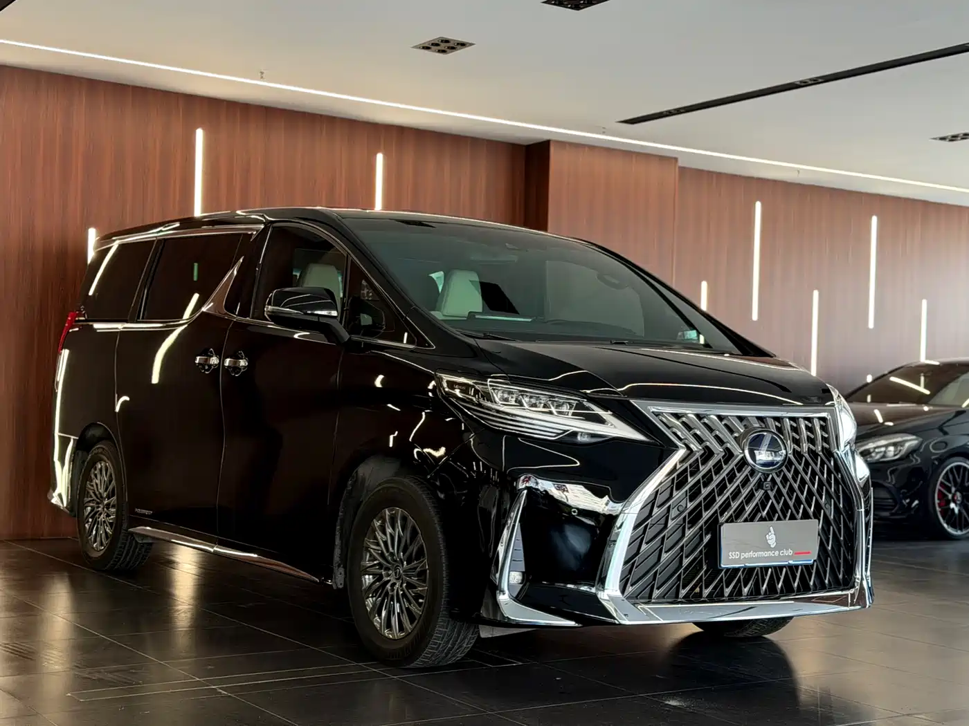 Lexus LM 2020 300h 4-Seat Imperial Edition