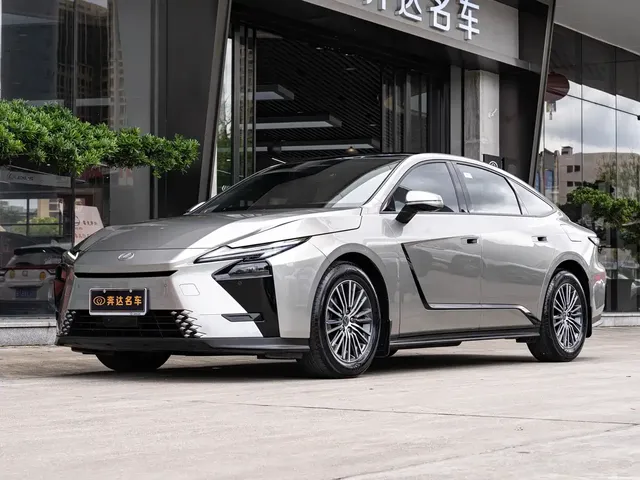 Lexus ES 2025 Model 300h Base Version