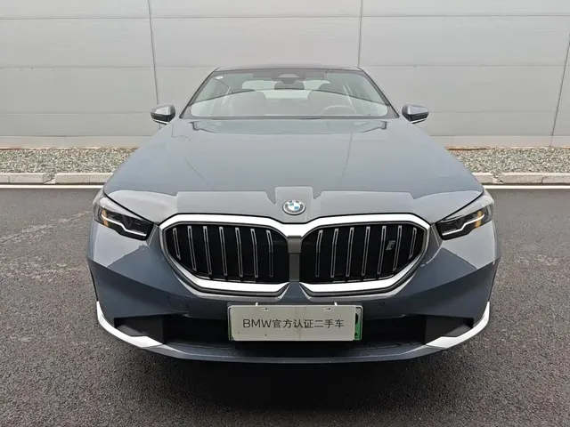 BMW i5 2024 eDrive 35L Luxury Package