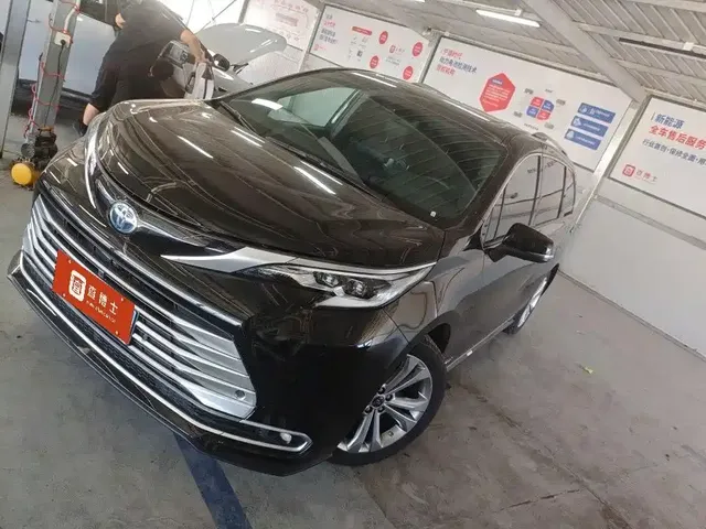 Toyota Sienna 2023 2.5L Hybrid Platinum Edition