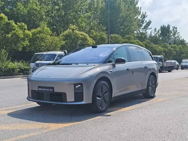 Li Auto Li i8 2025 Standard Edition
