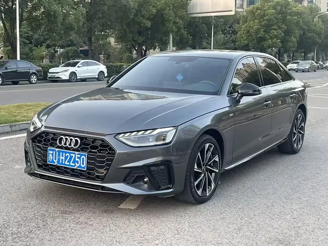 Audi A4L 2023 40 TFSI Luxury Sport