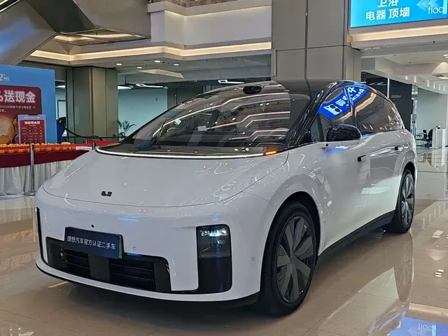Li Auto Li i8 2025 Standard Edition