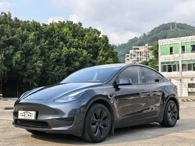 Tesla Model Y 2024 Rear-Wheel Drive Version