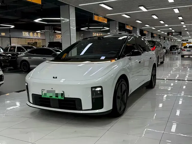 Li Auto Li i8 2025 Standard Edition
