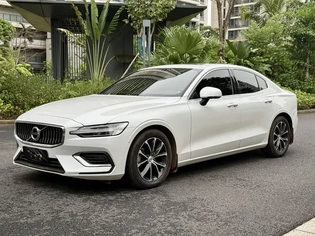 Volvo S60 2022 B4 Smart Comfort Luxury Edition