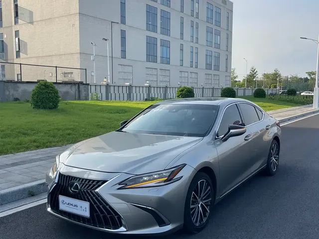 Lexus ES 2022 300h Ultimate Edition