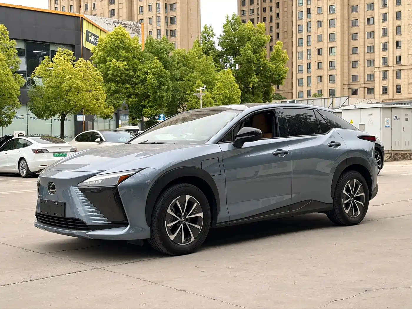 Lexus RZ 2023 450e 4WD Deluxe