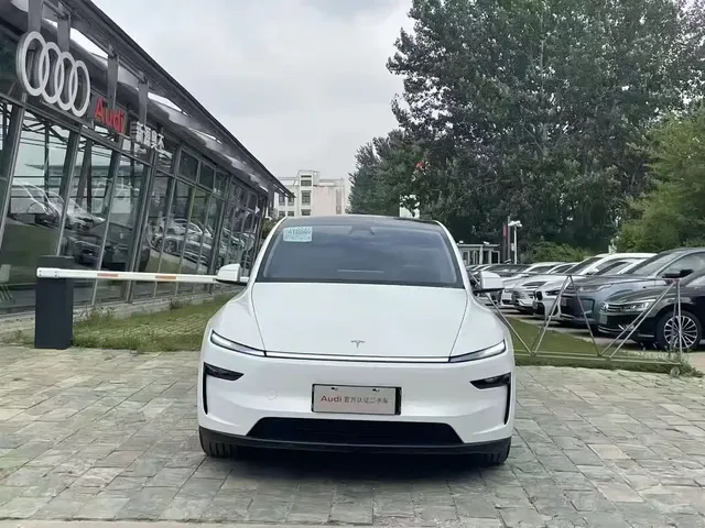Tesla Model Y 2025 Rear-Wheel Drive