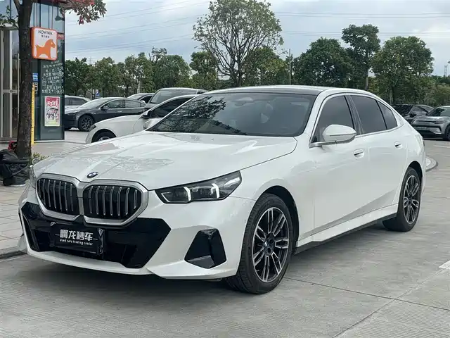BMW 5 Series 2025 525Li M Sport Package