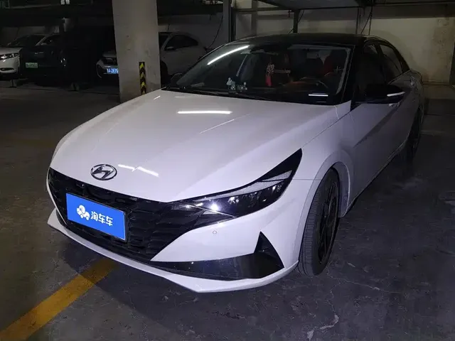 Hyundai Elantra 2021 1.5L CVT LUX Premium Edition
