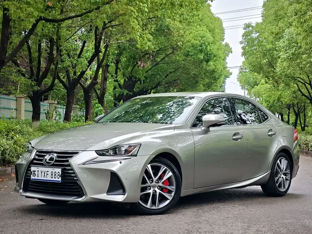 Lexus IS 2017 300 Leading Edition