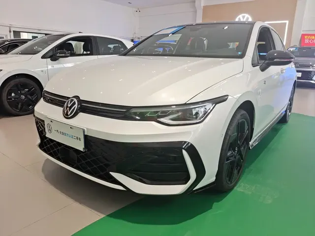 Volkswagen Golf 2025 300TSI R-Line