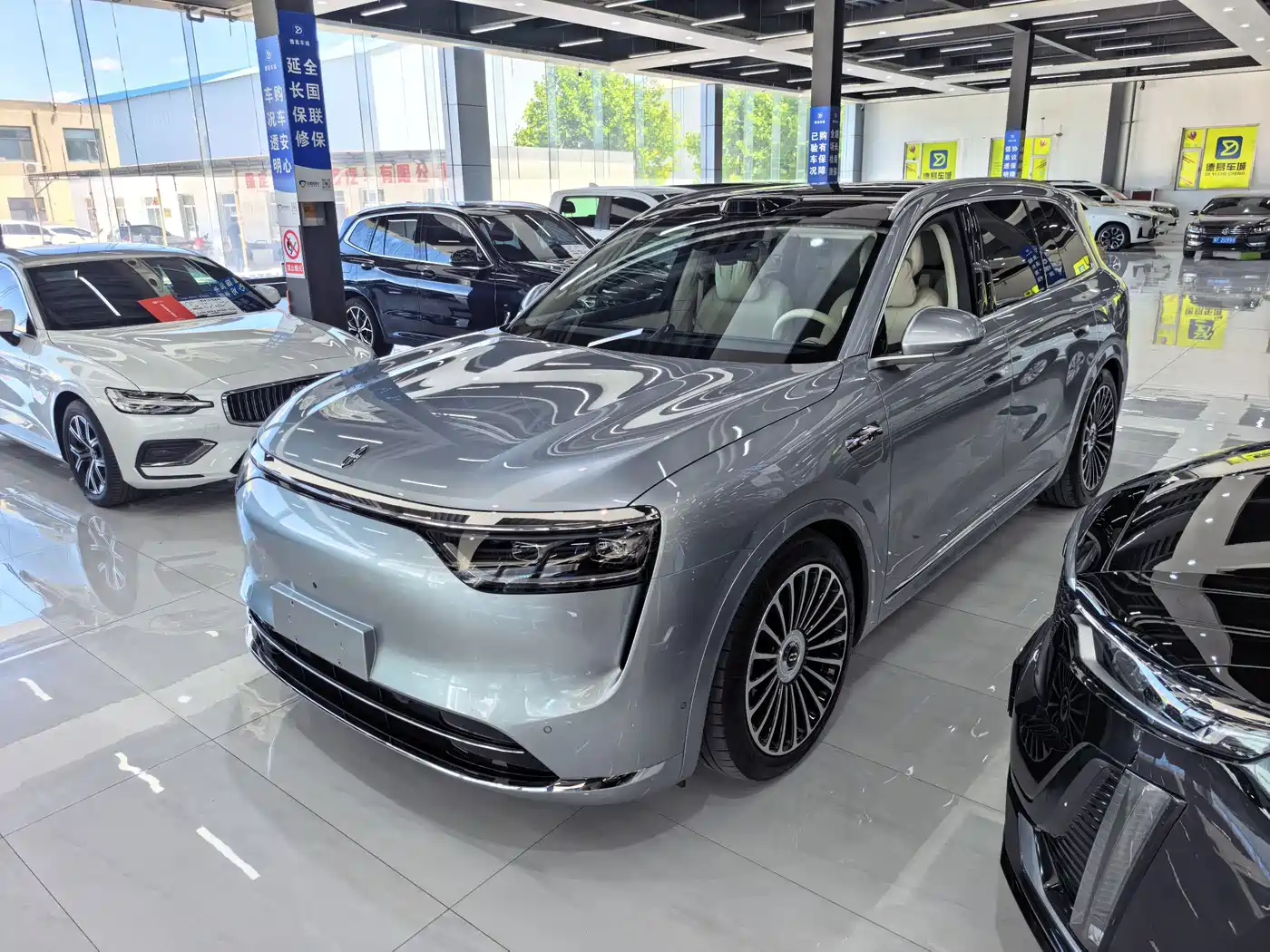 AITO Wenjie AITO M8 2025 Extended Range Ultra 53.4kWh 6-Seater