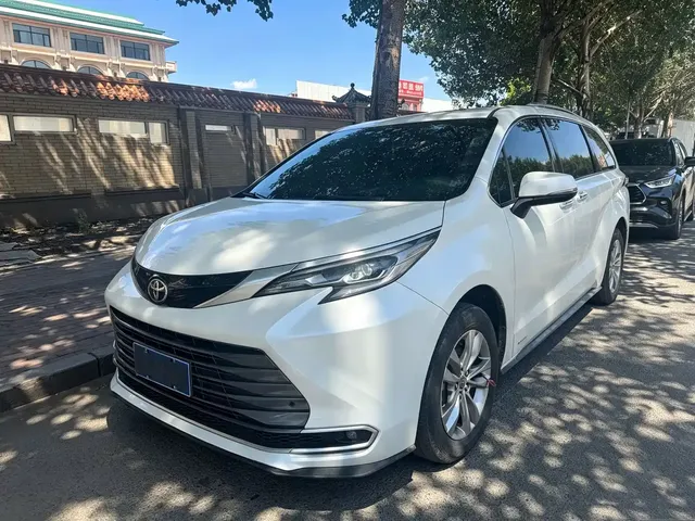 Toyota Sienna 2024 2.5L Hybrid 4WD Premium Edition