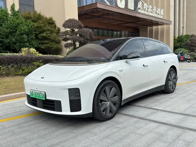 Li Auto i6 2025 4WD Base Model
