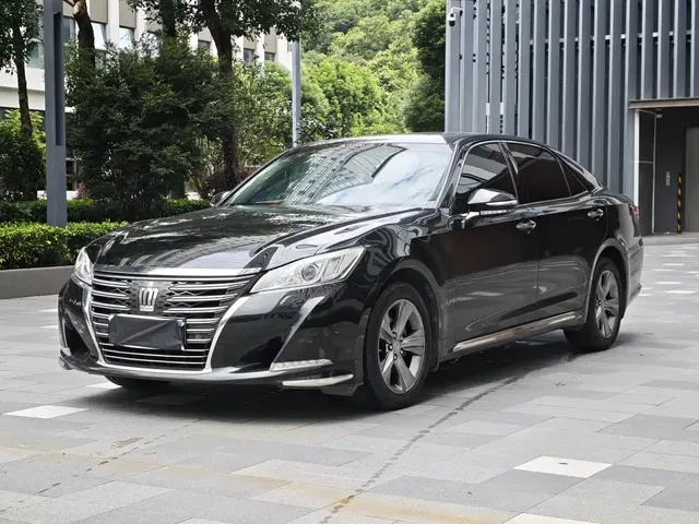 Toyota Crown 2015 2.0T Fashion