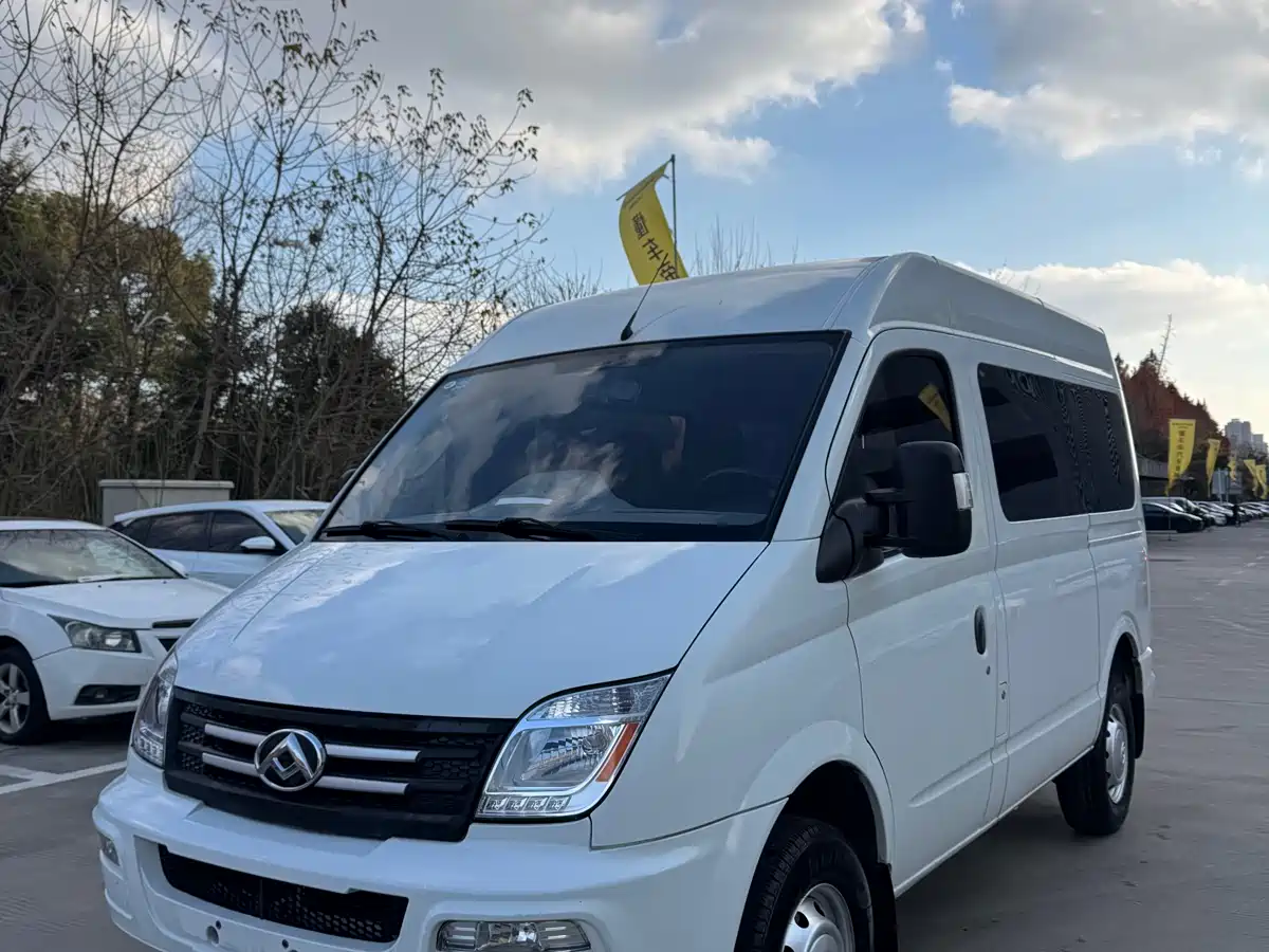 SAIC Maxus Xintu V80 2021 2.0T Manual Classic Aoyuntong Short Wheelbase Medium Roof 5/6-Seater