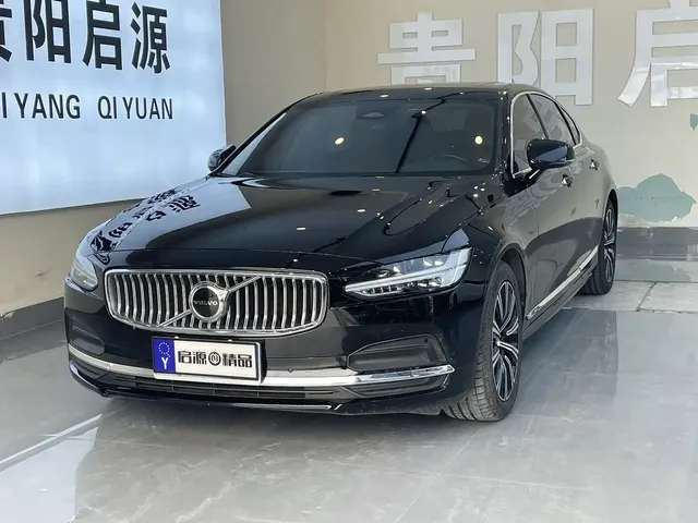 Volvo S90 2022 B5 Momentum Luxury Edition