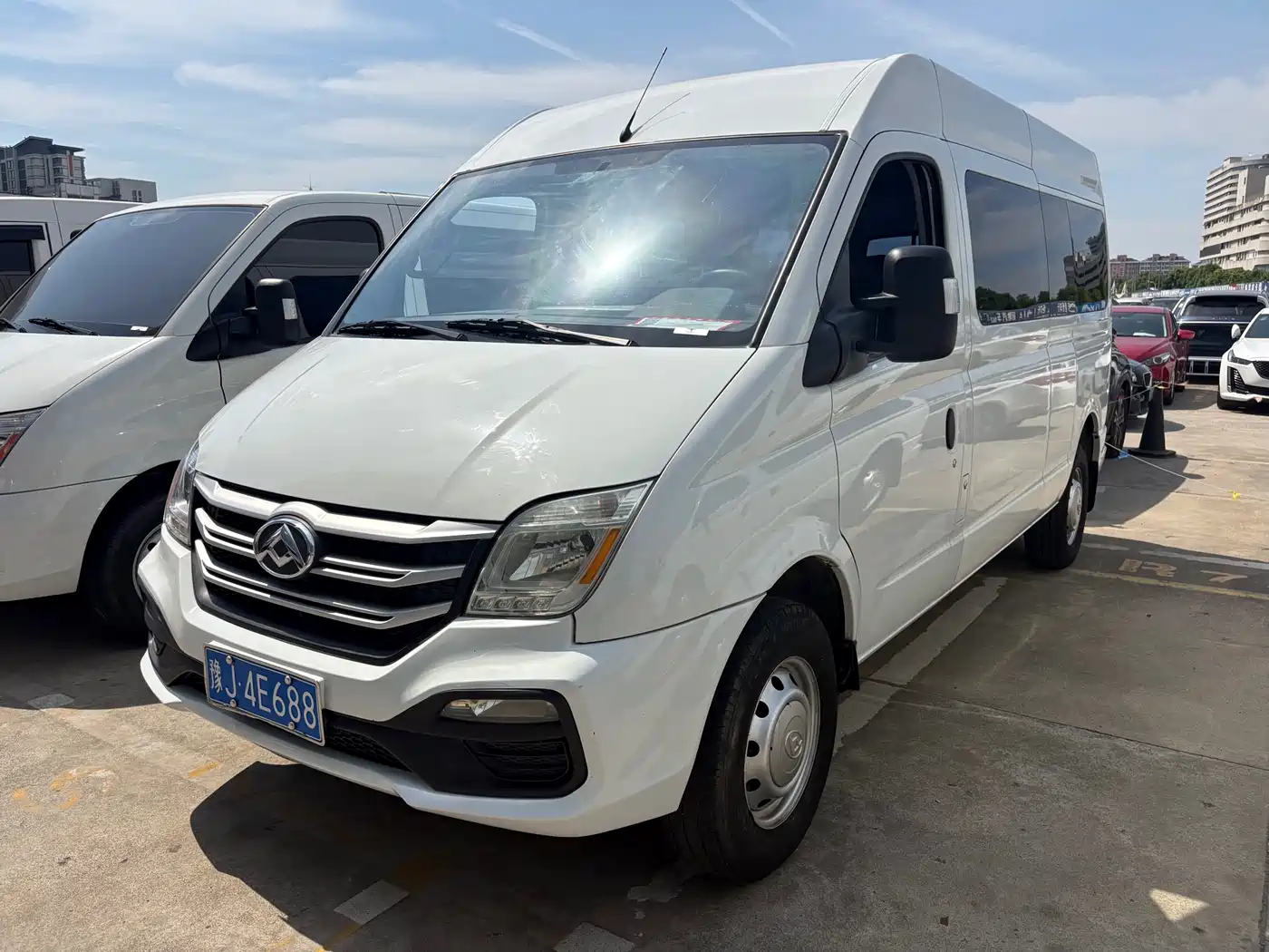SAIC Maxus Xintu V80 2024 Aoyun 6MT Long Wheelbase Medium Roof 147Ps 6/7/8/9-seater