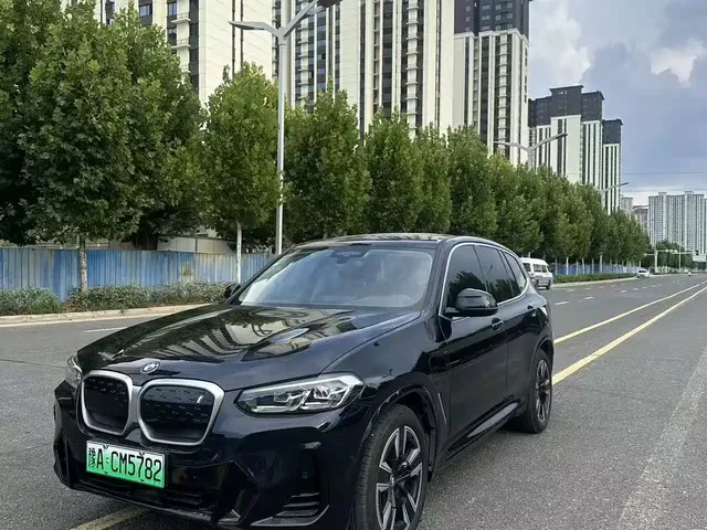 BMW iX3 2024 Leading Edition
